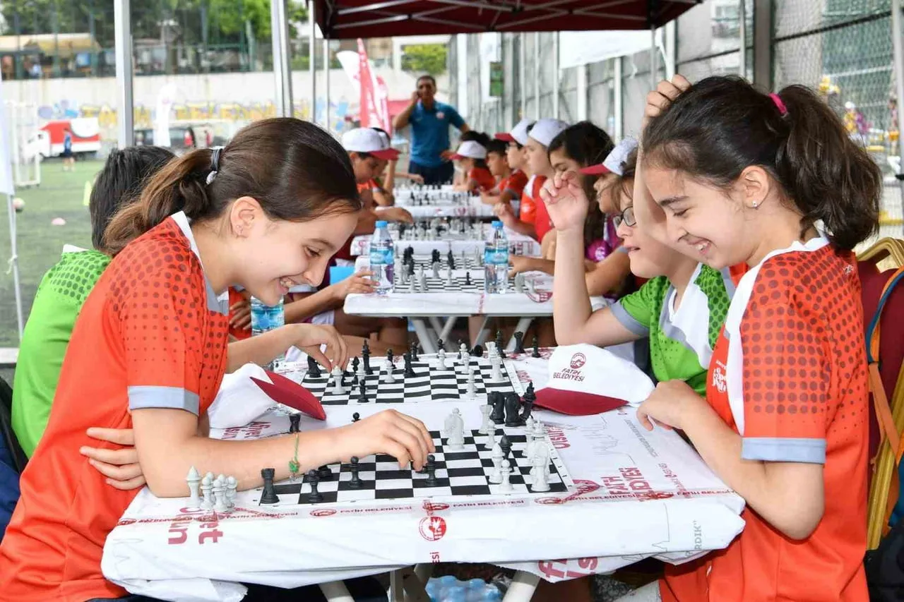 FATİH BELEDİYESİ TARAFINDAN ÇOCUKLARIN YAZ TATİLİNİ DAHA VERİMLİ, SAĞLIKLI VE AKTİF GEÇİRMELERİ...