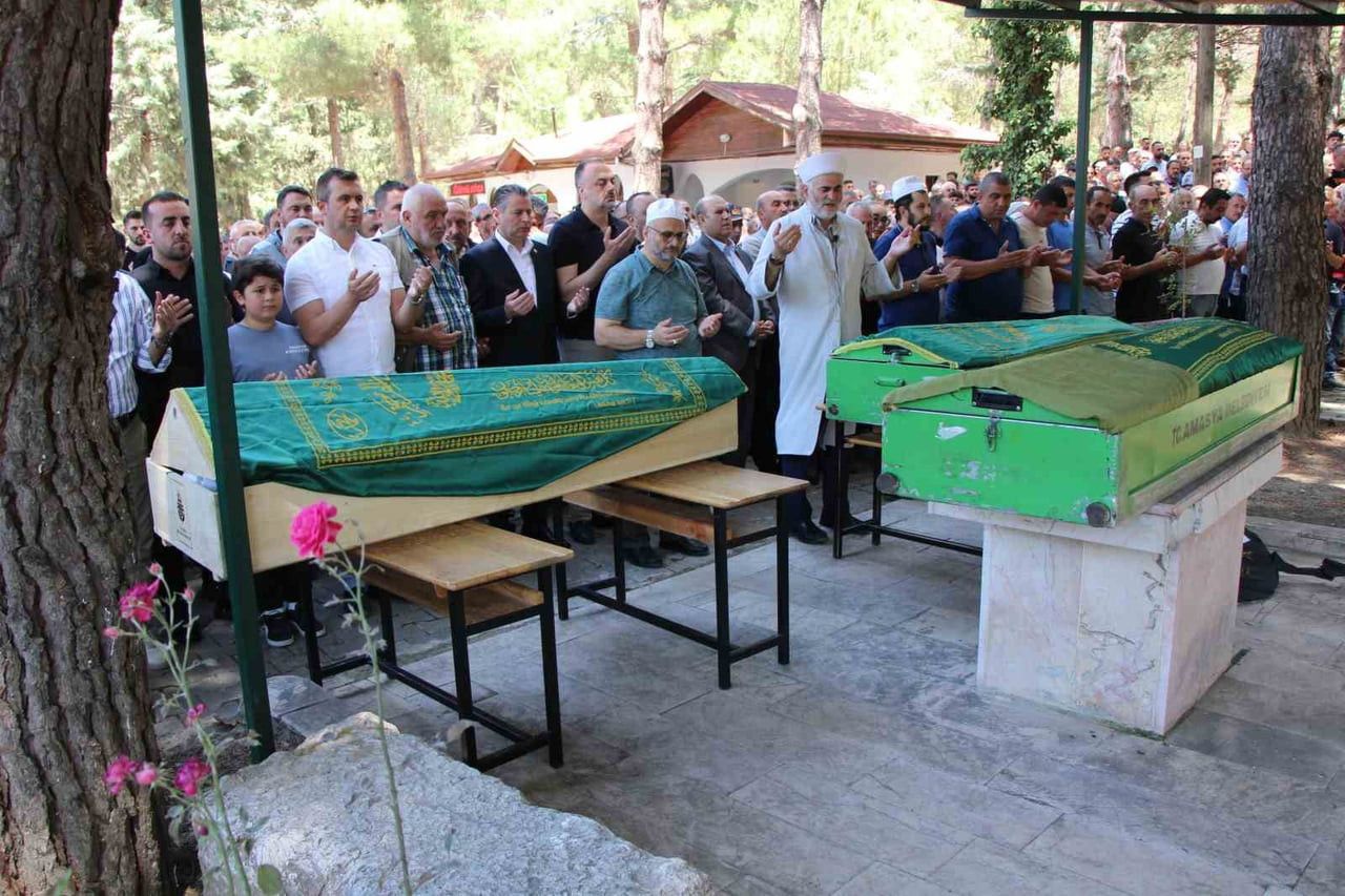 FATMA BİLİR VE İKİ OĞLU İÇİN AMASYA MERKEZ YEŞİL YENİCE MAHALLESİ’NDE CENAZE TÖRENİ...