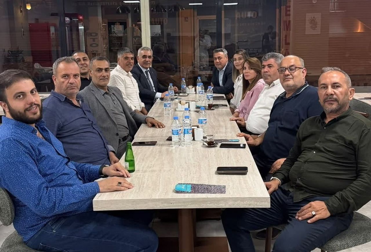 CİZRE’DE ESNAF DAYANIŞMASI VE SEKTÖRÜN GELECEĞİNE YÖNELİK YAPILAN TOPLANTIDA CİZRE VE SİLOPİ...
