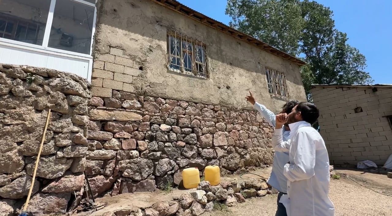 HAKKARİ'NİN YÜKSEKOVA İLÇE MERKEZİNE YAKLAŞIK 30 KİLOMETRE UZAKLIKTA BULUNAN AŞAĞIOLUKBAŞI KÖYÜNDE...