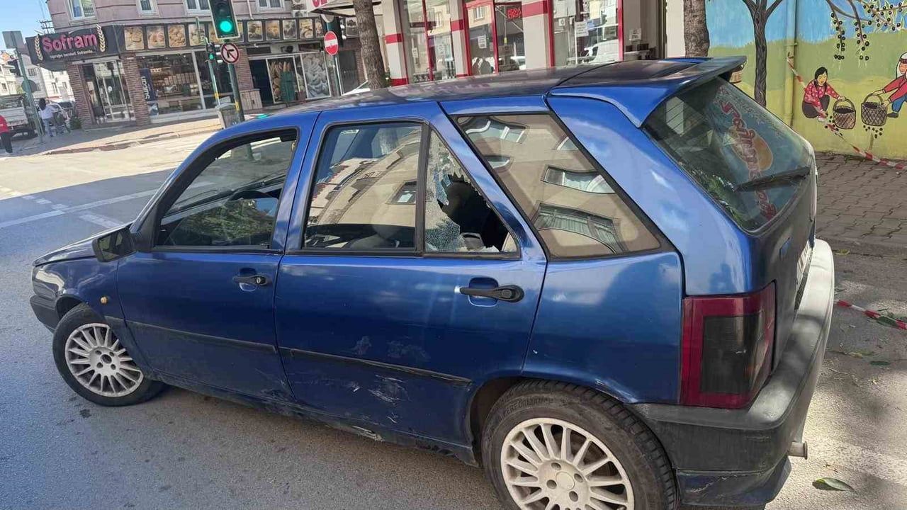 BURSA’NIN İNEGÖL İLÇESİNDE OTOMOBİL İLE MOTOSİKLETİN ÇARPIŞMASI SONUCU MEYDANA GELEN KAZADA...