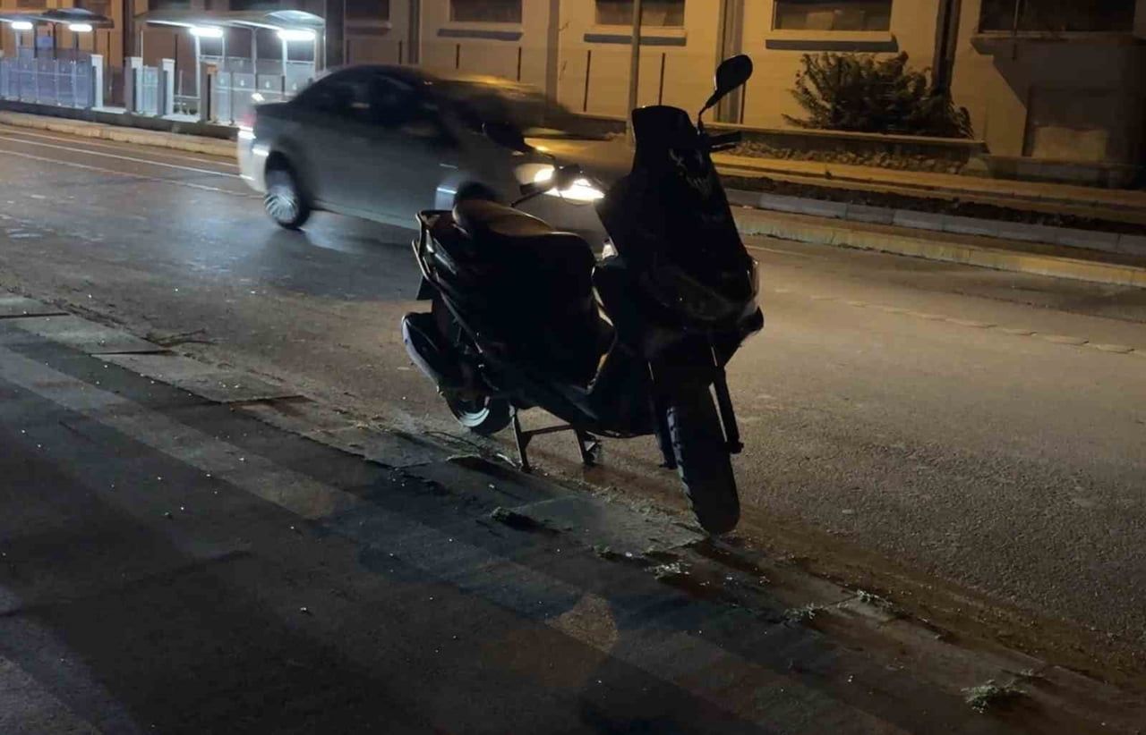 TEPEBAŞI İLÇESİNDE ALKOLLÜ SÜRÜCÜNÜN KONTROLÜNDEN ÇIKAN MOTOSİKLETİN DEVRİLMESİ SONUCU MEYDANA...