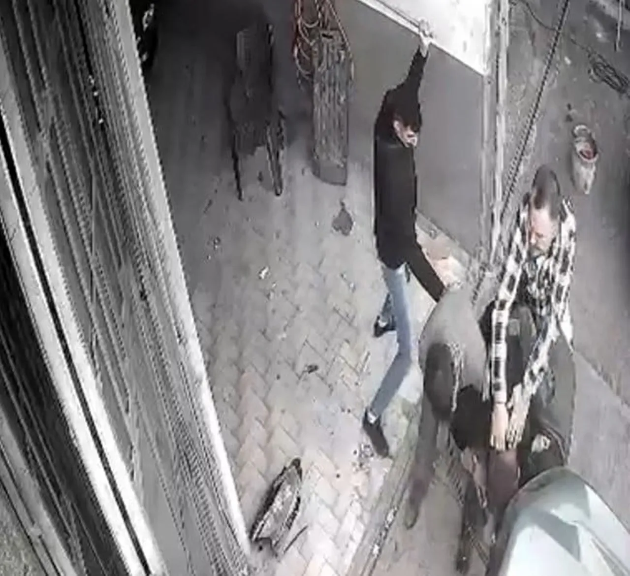 KAYSERİ'NİN KOCASİNAN İLÇESİNDE BİR OTO TAMİRCİSİNDE ÇIKAN VE 1'İ AĞIR 3 KİŞİNİN YARALANDIĞI KAVGA...
