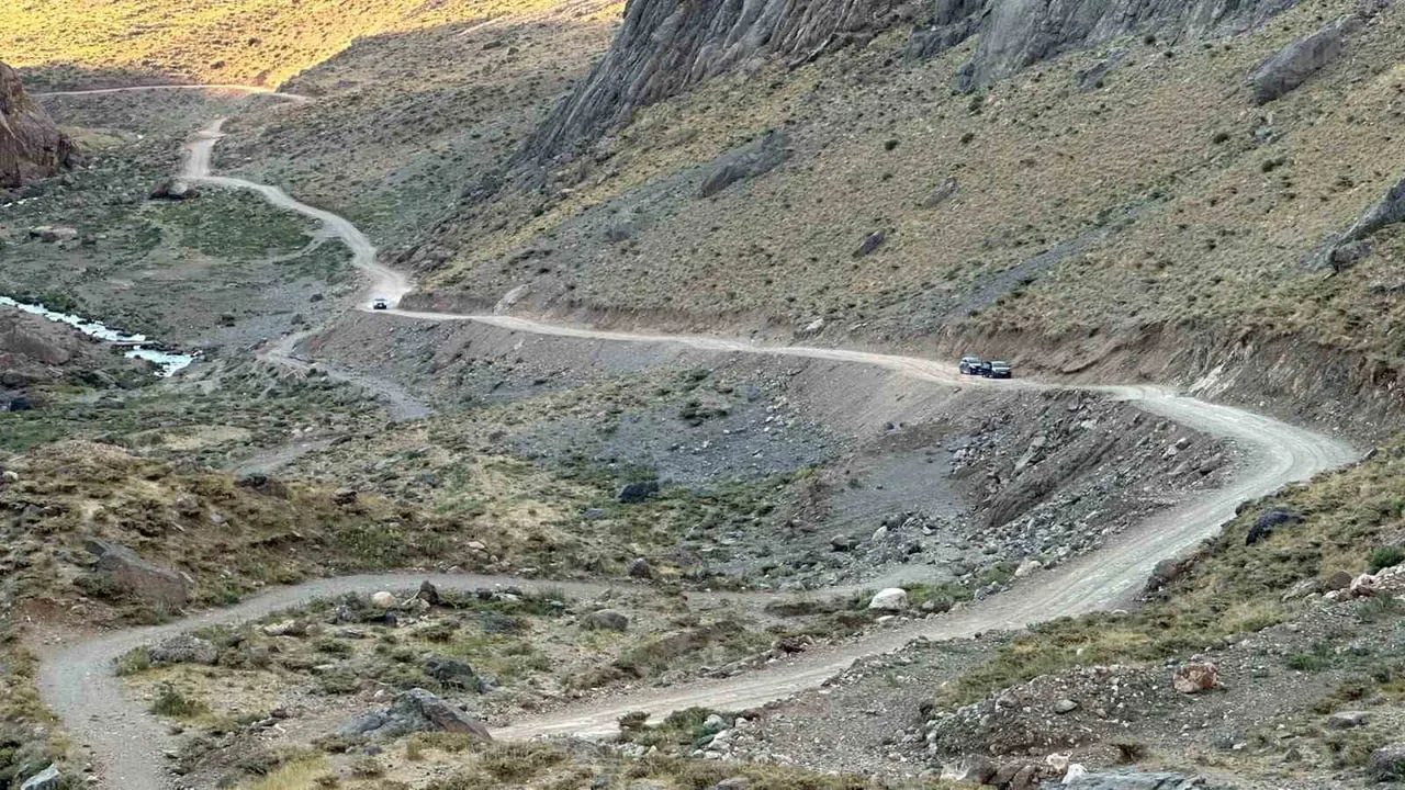 HAKKÂRİ’NİN MERKEZ İLÇESİNE BAĞLI KIRIKDAĞ BÖLGESİNDE BULUNAN CENNET-CEHENNEM VADİSİ, BİNLERCE...