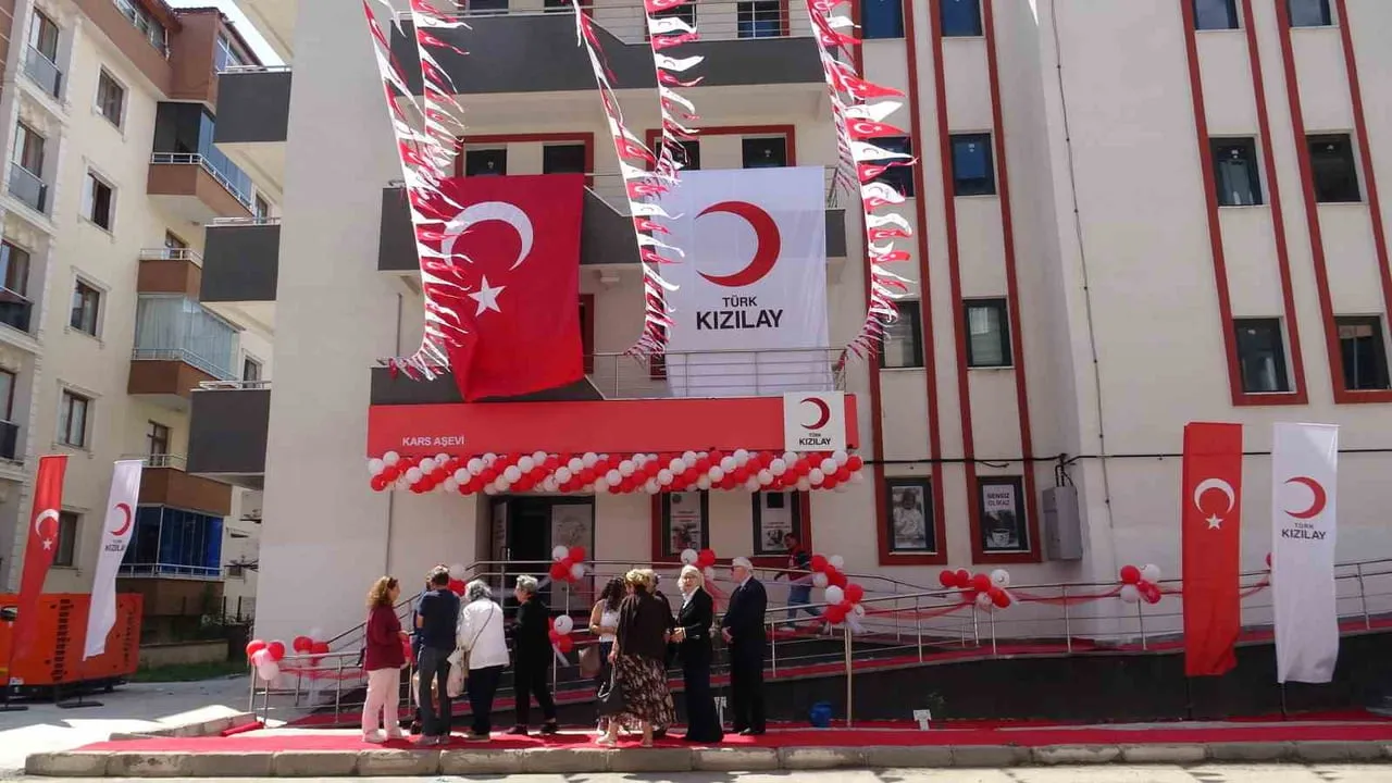 KARS'TA YAPIMI TAMAMLANAN KIZILAY AŞEVİ HİZMETE AÇILDI.