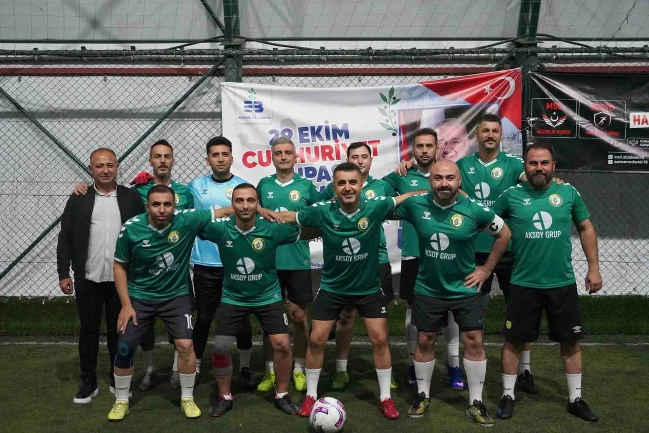 EDREMİT BELEDİYESİ TARAFINDAN 29 EKİM CUMHURİYET BAYRAMI ETKİNLİKLERİ KAPSAMINDA DÜZENLENEN...
