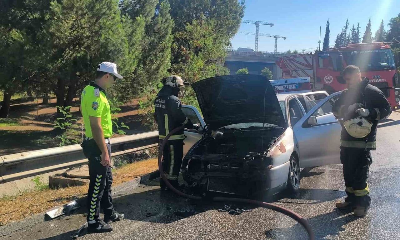 ANTALYA’DA HASTANEDEN TABURCU OLARAK EVİNE GİTMEK ÜZERE YOLA ÇIKAN SÜRÜCÜNÜN KULLANDIĞI OTOMOBİL...