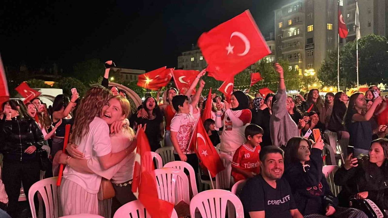 A MİLLİ KADIN VOLEYBOL TAKIMI'NIN AVRUPA VOLEYBOL ŞAMPİYONASI FİNALİNDE İTALYA’YI 3-2 MAĞLUP...