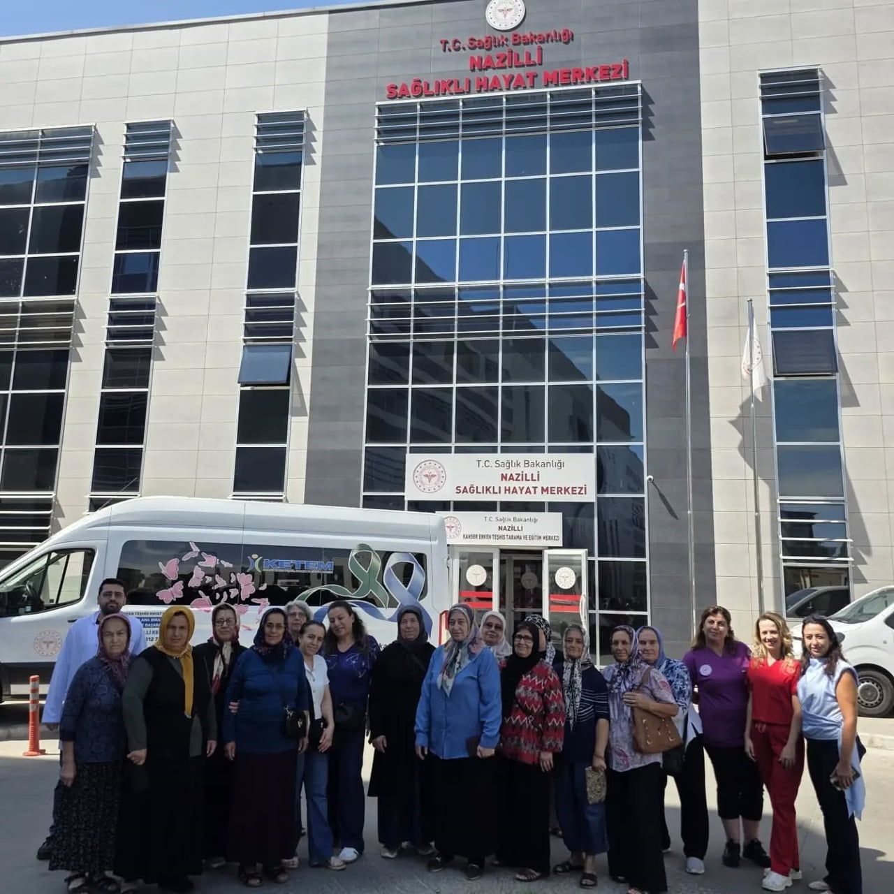 NAZİLLİ’DE YÜRÜTÜLEN SAHA ÇALIŞMASI KAPSAMINDA VATANDAŞLARA MEME, RAHİM AĞZI VE KOLOREKTAL KANSER...