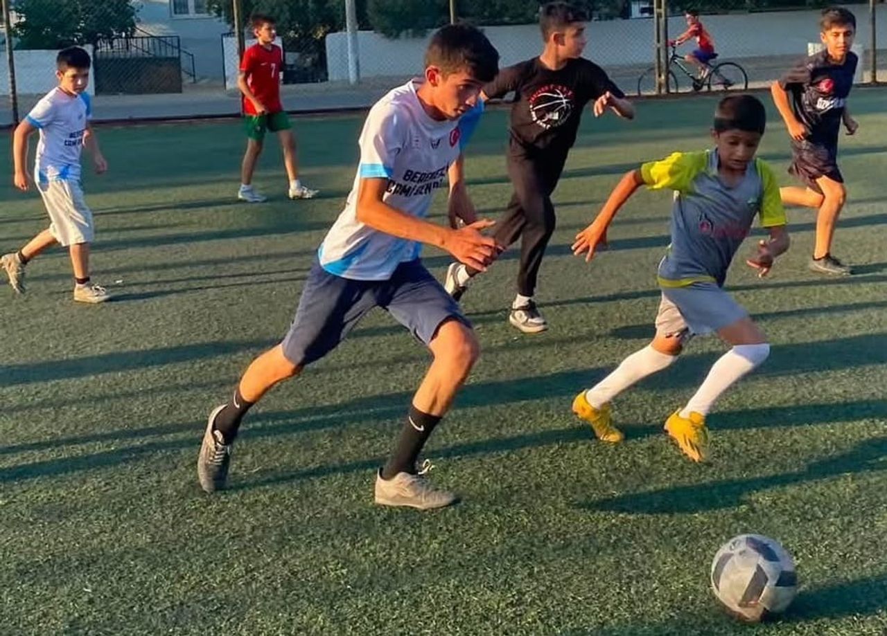 MANİSA'NIN SARIGÖL İLÇESİNDE KUR'AN KURSLARI ARASINDA DÜZENLENEN HALI SAHA FUTBOL TURNUVASI...