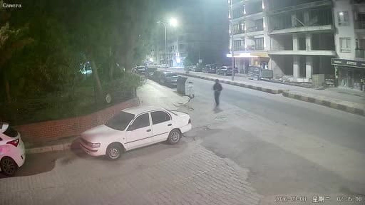Polisin baskın yaptığı evin balkonundan kaçmaya çalışan uyuşturucu tacirinin o anları...