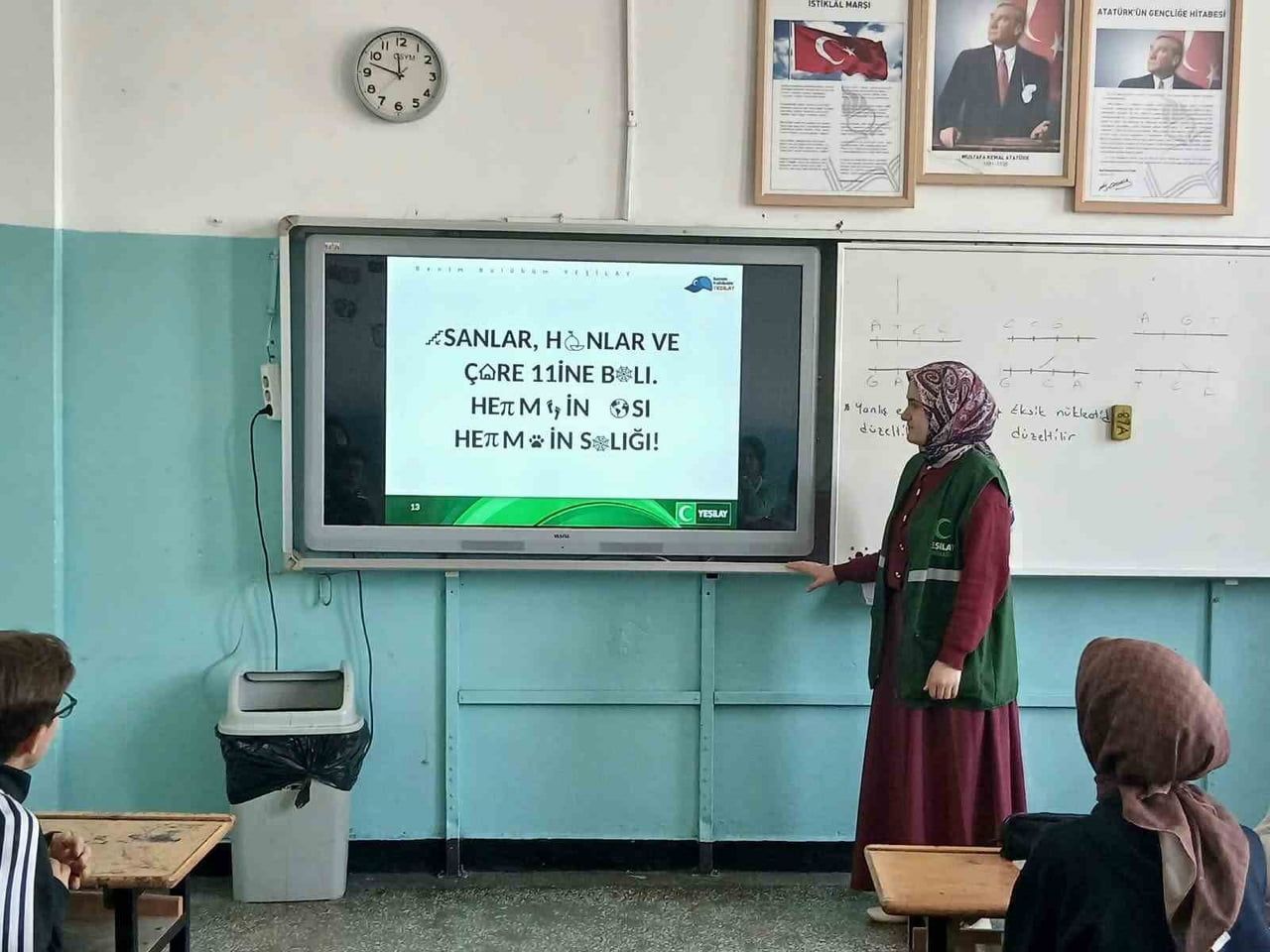 YEŞİLAY KARS ŞUBESİ’NDEN ÖĞRENCİLERE SAĞLIKLI YAŞAM SUNUMU(KARS-İHA)