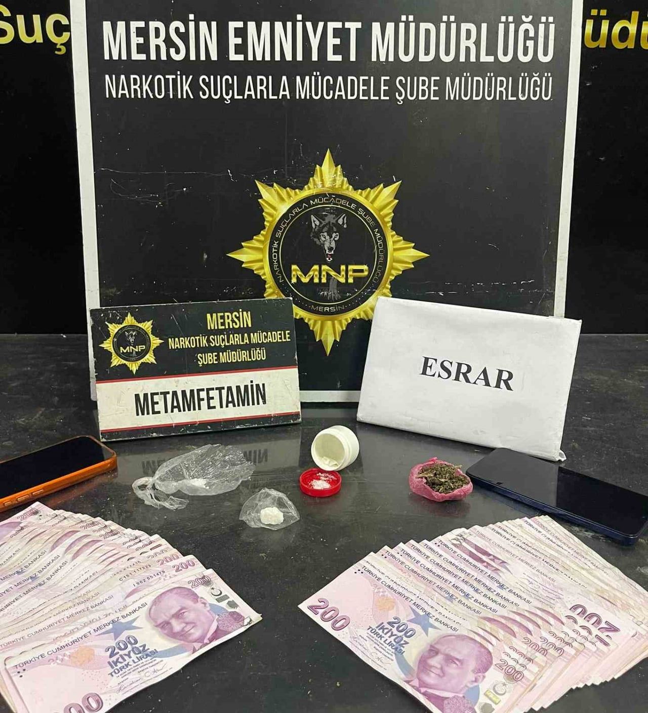 MERSİN'DE UYUŞTURUCU MADDE TİCARETİ YAPTIĞI BELİRLENEN ŞÜPHELİLERE YÖNELİK DÜZENLENEN...