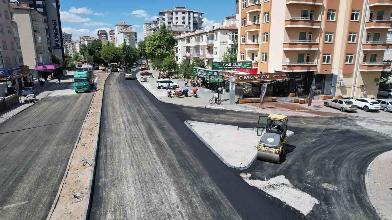 TALAS BELEDİYESİ, İLÇENİN ULAŞIM ALTYAPISINI GÜÇLENDİRMEYE YÖNELİK ÇALIŞMALARINI SÜRDÜRÜYOR. BU...