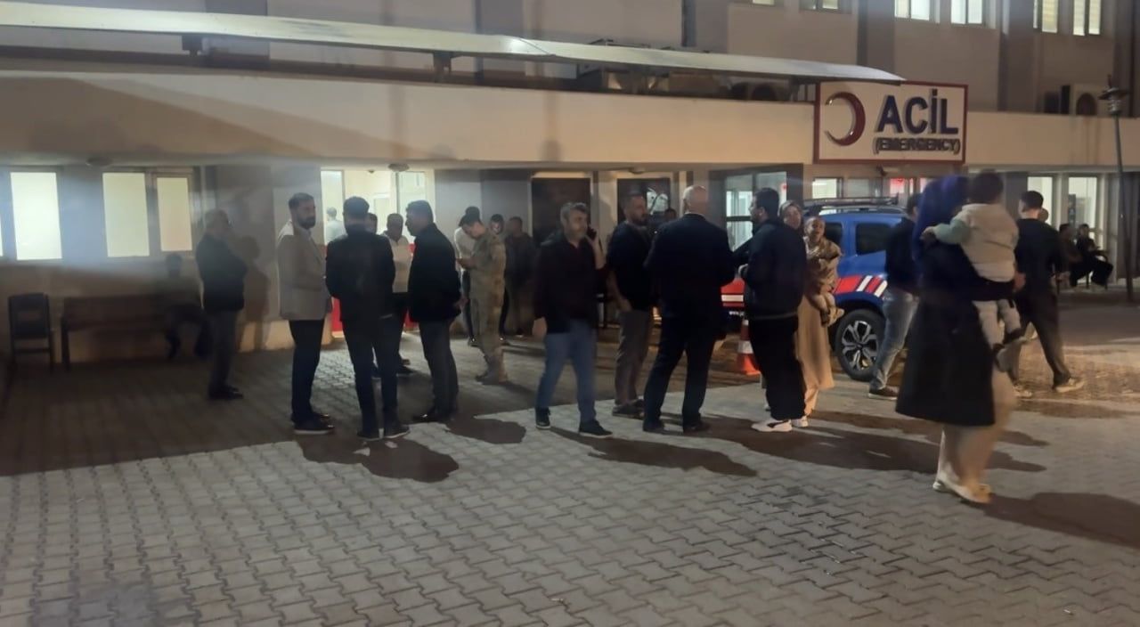 SİİRT’İN KURTALAN İLÇESİNDE GIDA ZEHİRLENMESİ ŞÜPHESİYLE HASTANEYE KALDIRILANLARIN SAYISI 34’Ü...