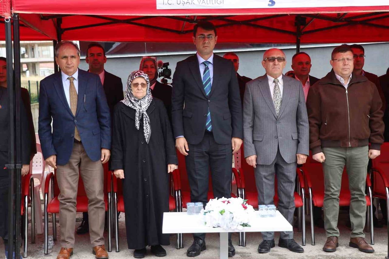 UŞAK’TA YAPIMI TAMAMLANAN FEVZİ DÜLGEROĞLU AİLE SAĞLIĞI MERKEZİ, DÜZENLENEN TÖRENLE HİZMETE...