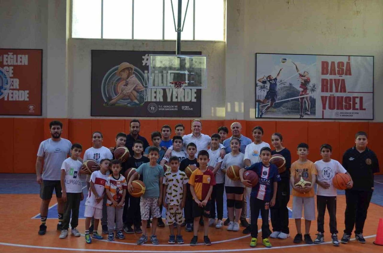 BULANIK'TA YAZ SPOR OKULLARI ÖĞRENCİLERİNE KAYMAKAM KOŞANSU'NDAN MORAL ZİYARETİ