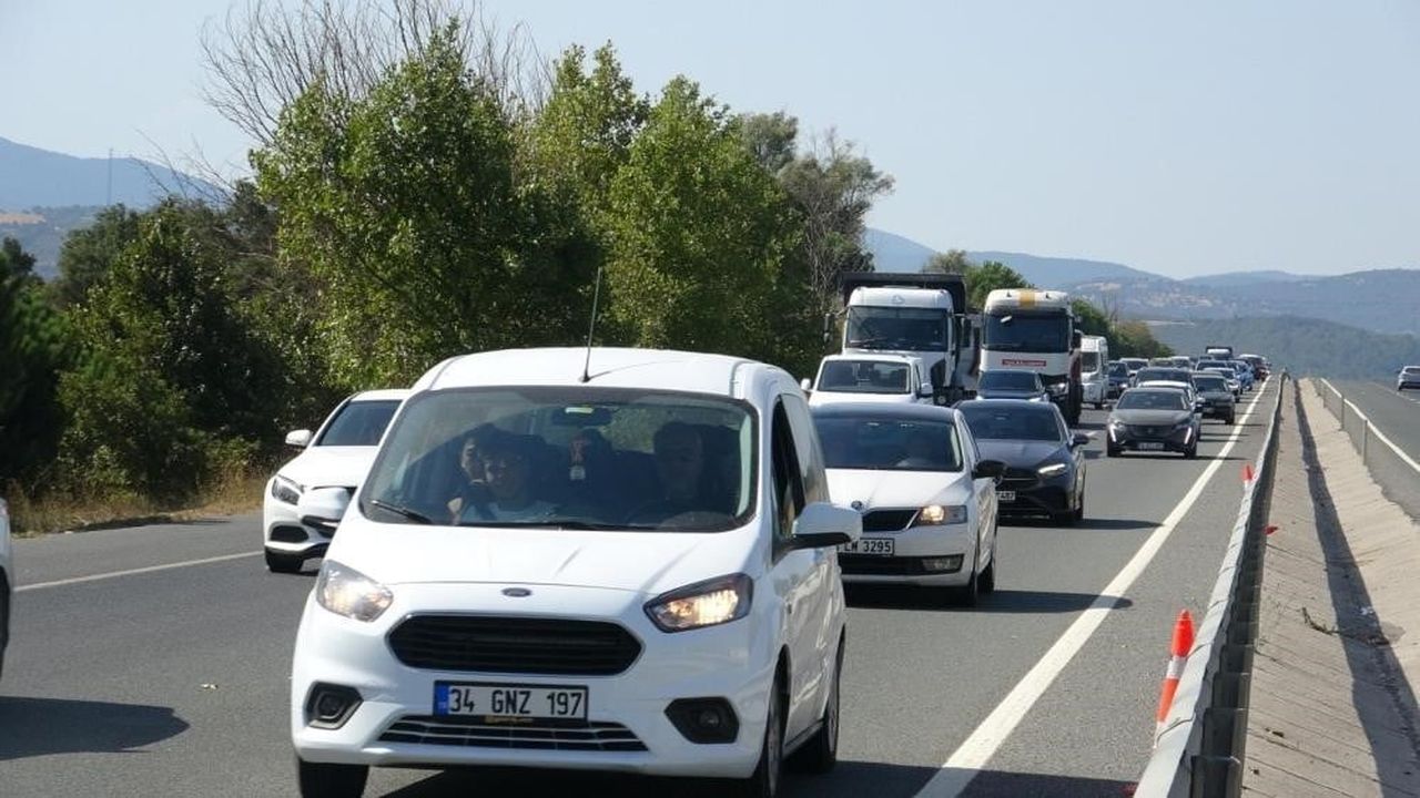 BALIKESİR'DE EYLÜL AYINDA TRAFİĞE KAYITLI ARAÇ SAYISI ARTARAK 723 BİN 947 OLDU