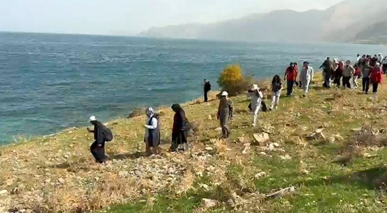 VANGÖLÜ AKTİVİSTLERİ DERNEĞİ VE TATVAN RUNNİNG CLUB, VAN GÖLÜ KIYISINDAKİ BAĞMEŞE KOYU’NDA...