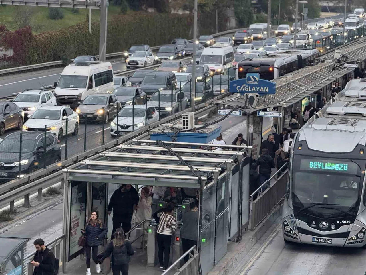 İSTANBUL’DA BUGÜN OYNANACAK BEŞİKTAŞ-BAŞAKŞEHİR VE GALATASARAY-FENERBAHÇE MAÇLARI ÖNCESİNDE TRAFİK...