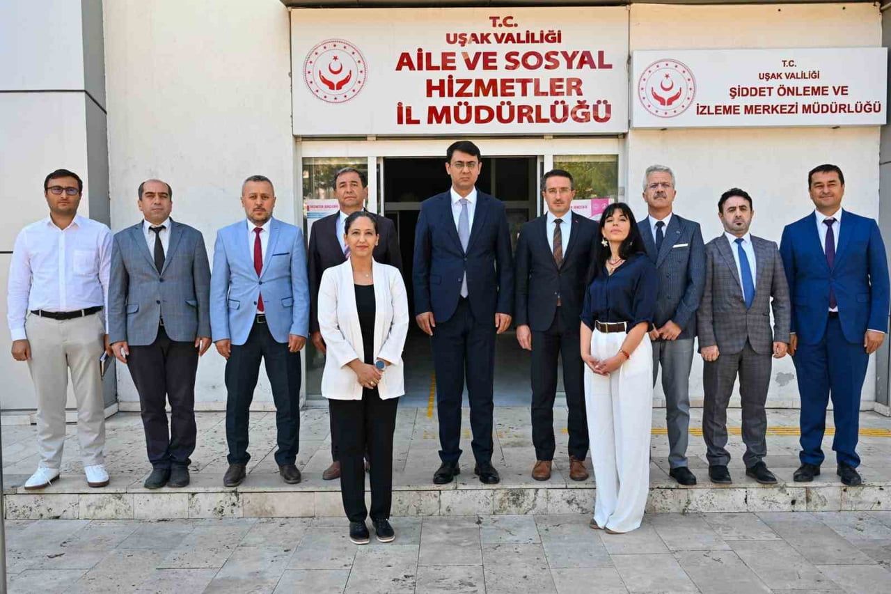 UŞAK VALİSİ DR. SERDAR KARTAL, AİLE VE SOSYAL HİZMETLER İL MÜDÜRLÜĞÜ İLE SOSYAL YARDIMLAŞMA VE...