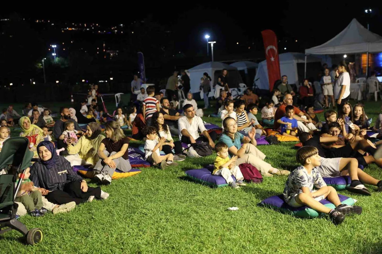 BURSA BÜYÜKŞEHİR BELEDİYESİ’NİN BİLİMİN EĞLENCELİ DÜNYASINI ÇOCUKLAR VE GENÇLERDE BİR MERAK...
