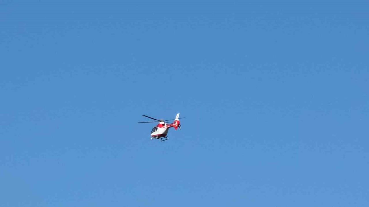 HAKKARİ'DE SOLUNUM YETMEZLİĞİ NEDENİYLE ENTÜBE EDİLEN BEBEK, SAĞLIK BAKANLIĞINA AİT HELİKOPTER...