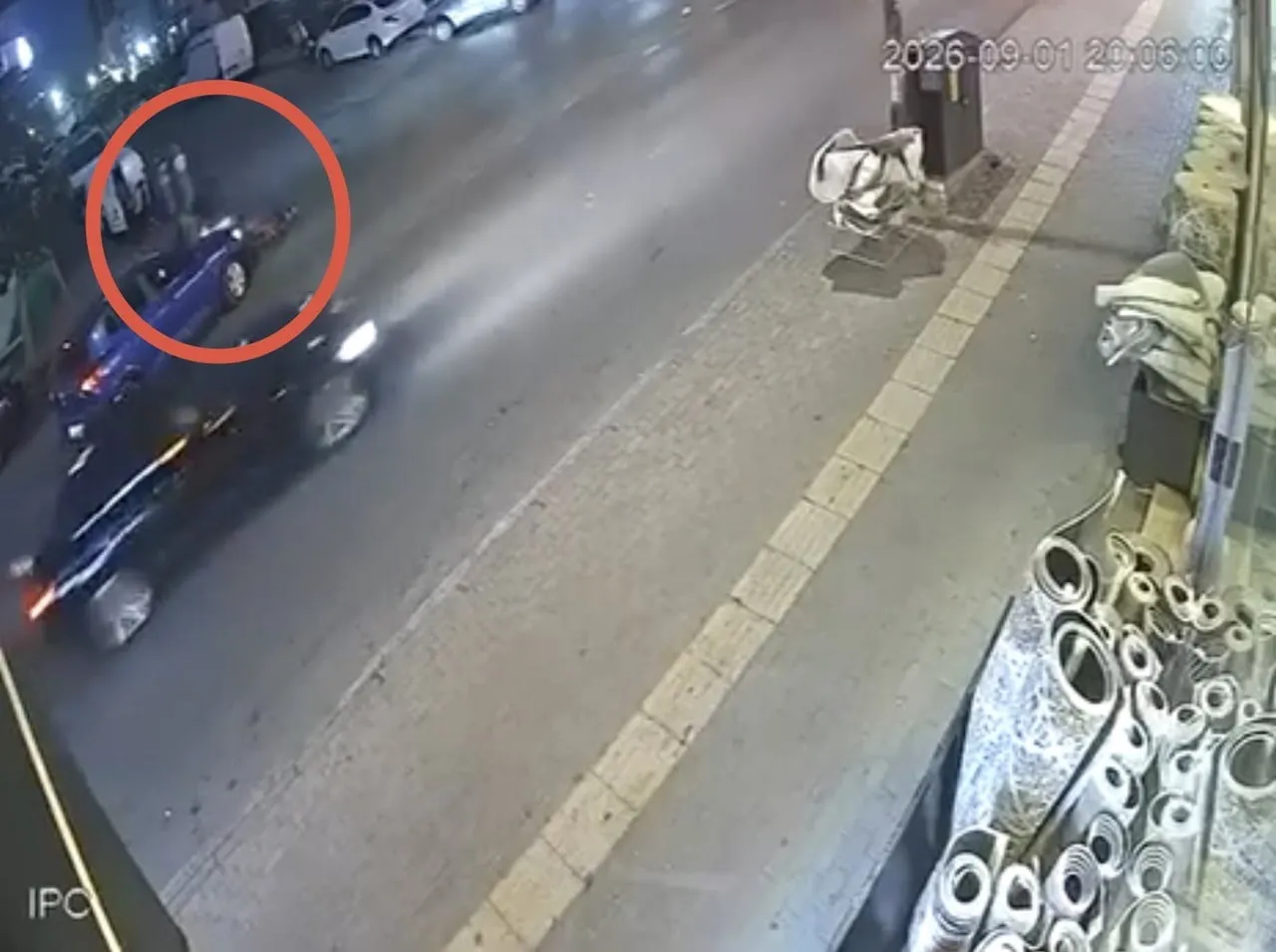 BURSA’DA ÖNÜNE ÇIKAN OTOMOBİLE DURAMAYARAK BÖYLE ÇAPRTI