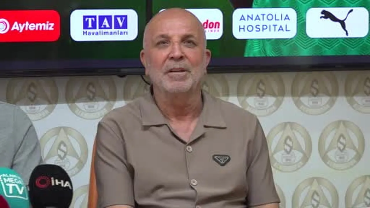 Corendon Alanyaspor, Vanspor FK forması giyen 24 yaşındaki forvet Ivan Cedric ile 4 yıllık...