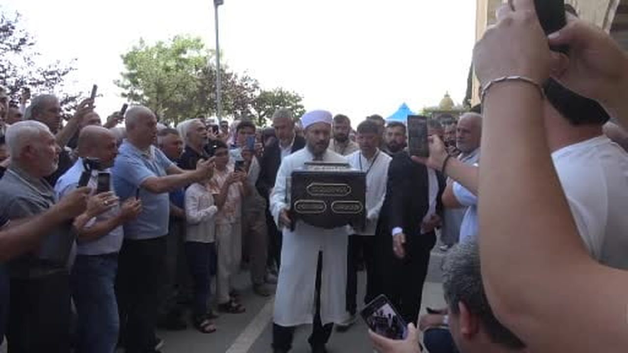 Kahramanmaraşlılar kutsal emanetleri görmek için birbiriyle yarıştı