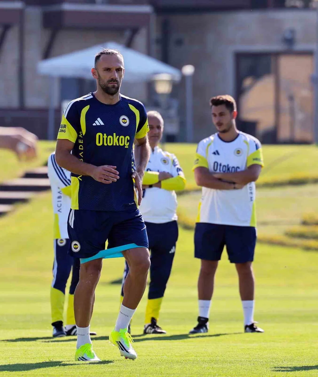 FENERBAHÇE, BUGÜN GERÇEKLEŞTİRİLEN ANTRENMAN SIRASINDA VEDAT MURİQİ'NİN HİSSETTİĞİ AĞRI NEDENİYLE...