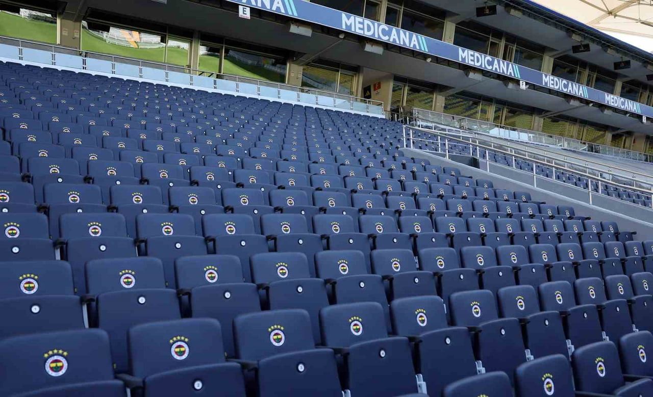 FENERBAHÇE, GEÇTİĞİMİZ SEZON TARTIŞMA KONUSU OLAN MARATON ALT TRİBÜNÜNDE YER ALAN E BLOK'UN...