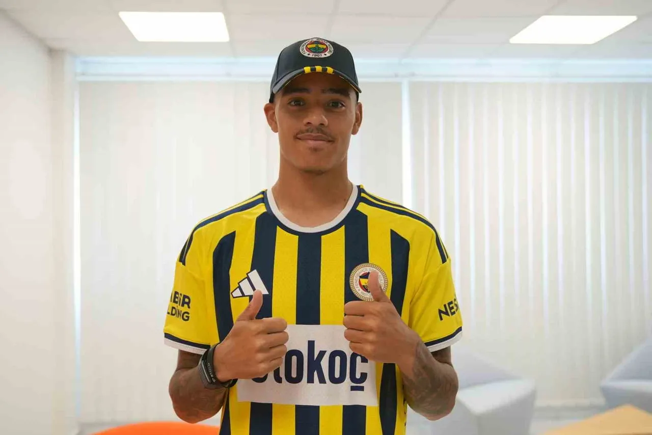 FENERBAHÇE, İNGİLİZ FUTBOLCU MASON GREENWOOD İLE GÖRÜŞMELERE BAŞLANDIĞINI KAP'A...