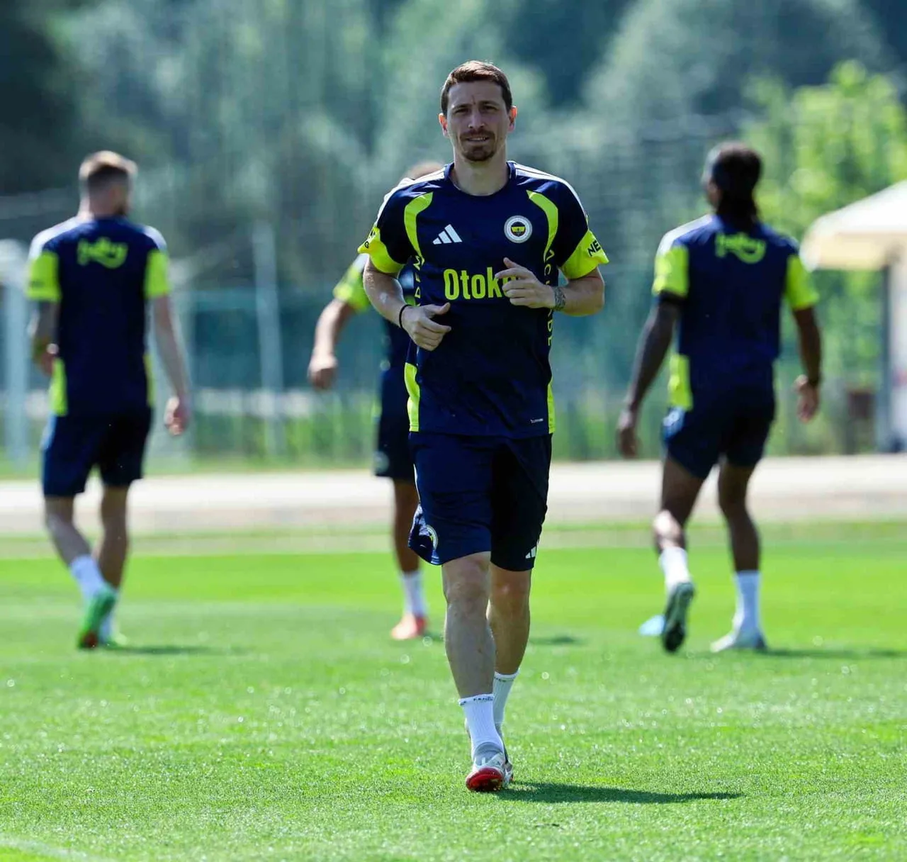 FENERBAHÇE, TAKIM KAPTANLARINDAN MERT HAKAN YANDAŞ İLE ASGARİ ÜCRET ÜZERİNDEN 1 YILLIK YENİ...