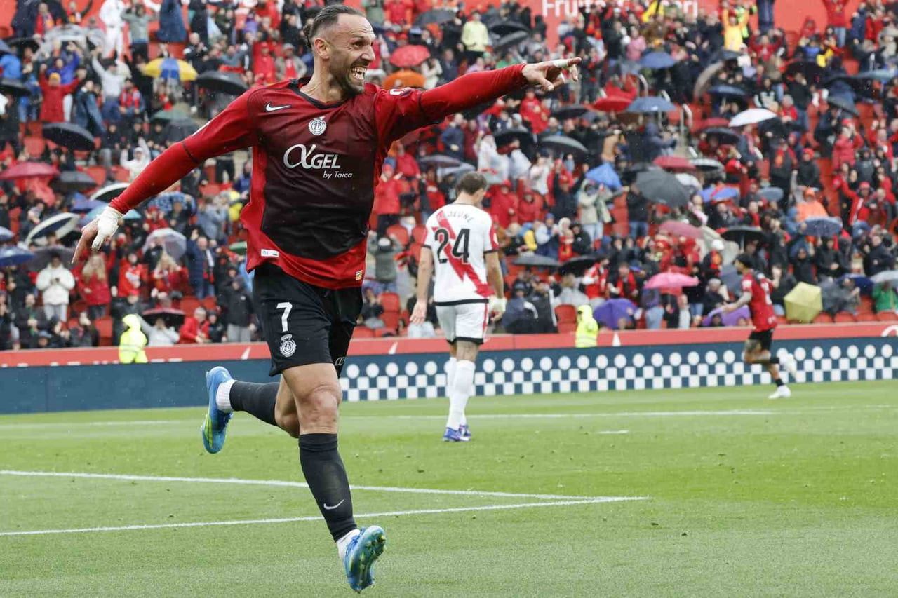 FENERBAHÇE, TEKNİK DİREKTÖR İSMAİL KARTAL'I AÇIKLAMASININ ARDINDAN TRANSFERDE DE KOSOVALI GOLCÜ...