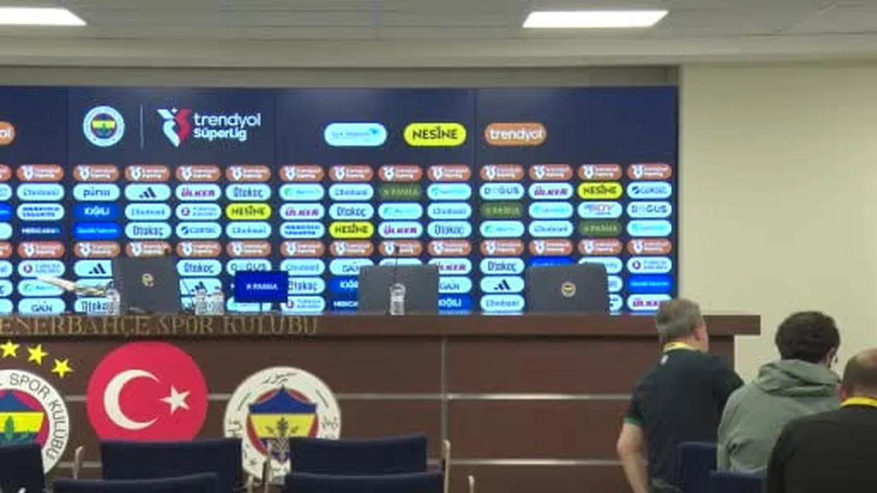 Fenerbahçe Teknik Sorumlusu Zeki Murat Göle, sarı-lacivertlilerde gelecek sezonla ilgili, "Yeni...