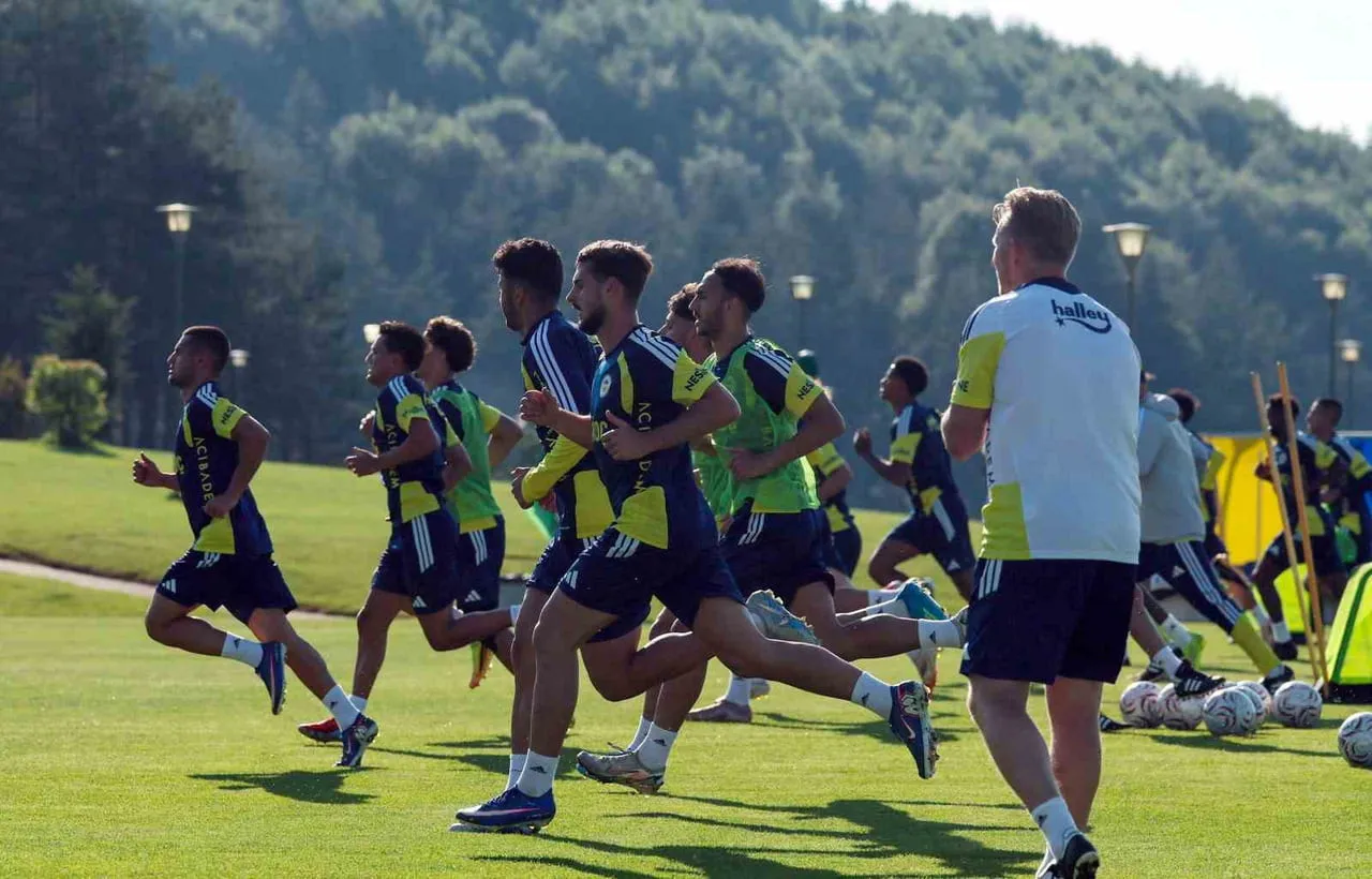 FENERBAHÇE, YENİ SEZON HAZIRLIKLARINI TOPUK YAYLASI TESİSLERİ'NDE YAPTIĞI GÜNÜN İKİNCİ...