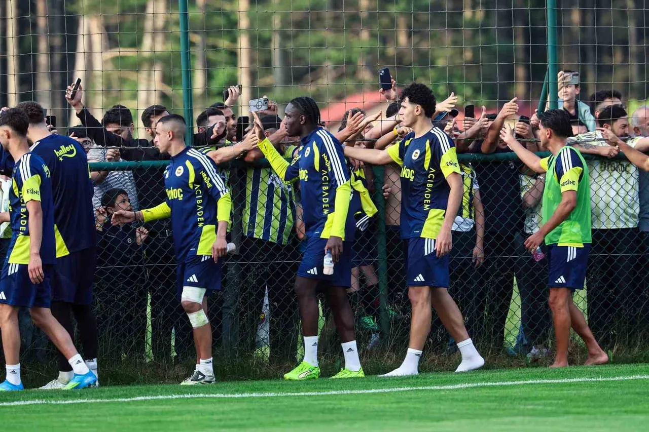 FENERBAHÇE, YENİ SEZON HAZIRLIKLARINI TOPUK YAYLASI TESİSLERİ'NDE YAPTIĞI GÜNÜN İKİNCİ...