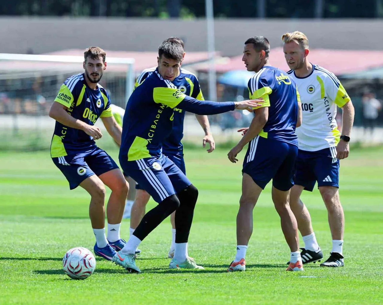 FENERBAHÇE, YENİ SEZON HAZIRLIKLARININ İLK ETABI OLAN TOPUK YAYLASI KAMPINI BUGÜN YAPTIĞI SON...