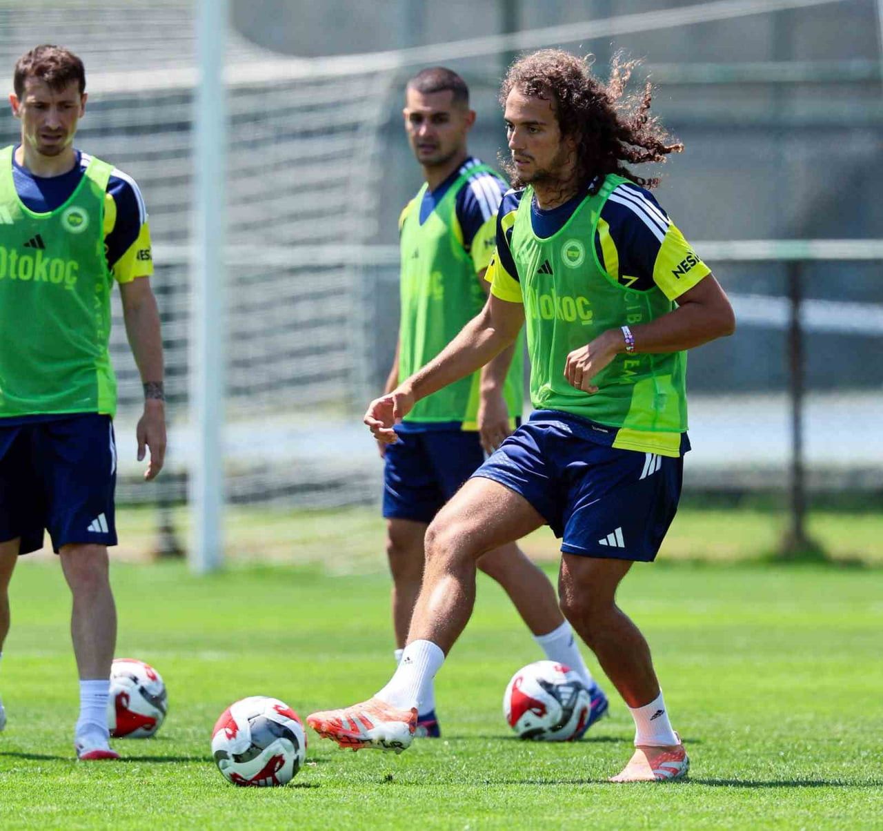 FENERBAHÇE, YENİ SEZON İÇİN ANTRENMANLARINA TOPUK YAYLASI TESİSLERİ’NDE DEVAM EDİYOR.