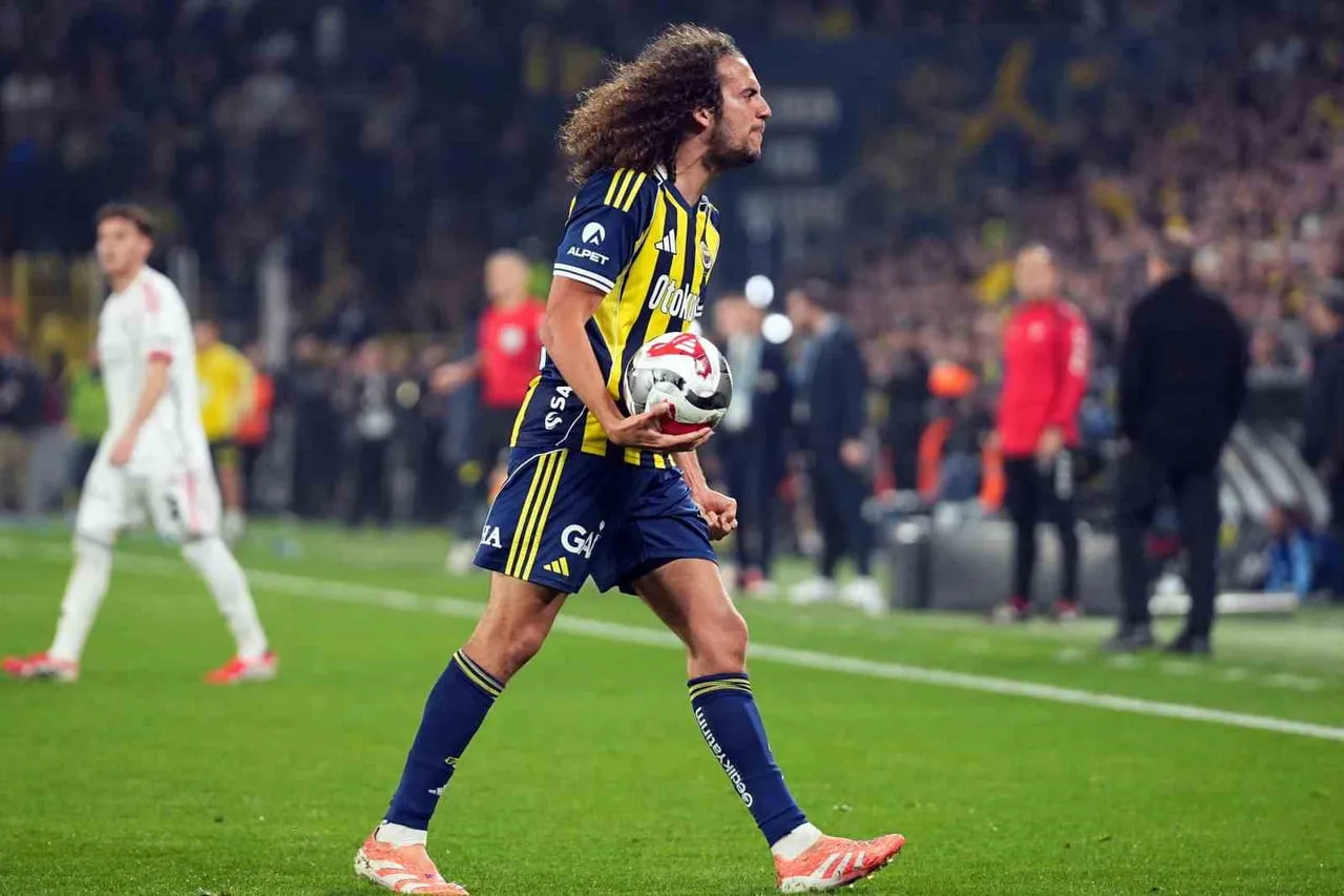 FENERBAHÇE'NİN FRANSIZ ORTA SAHASI MATTEO GUENDOUZİ, SEZONUN HAK ETTİKLERİ GİBİ BİTMEDİĞİNİ...