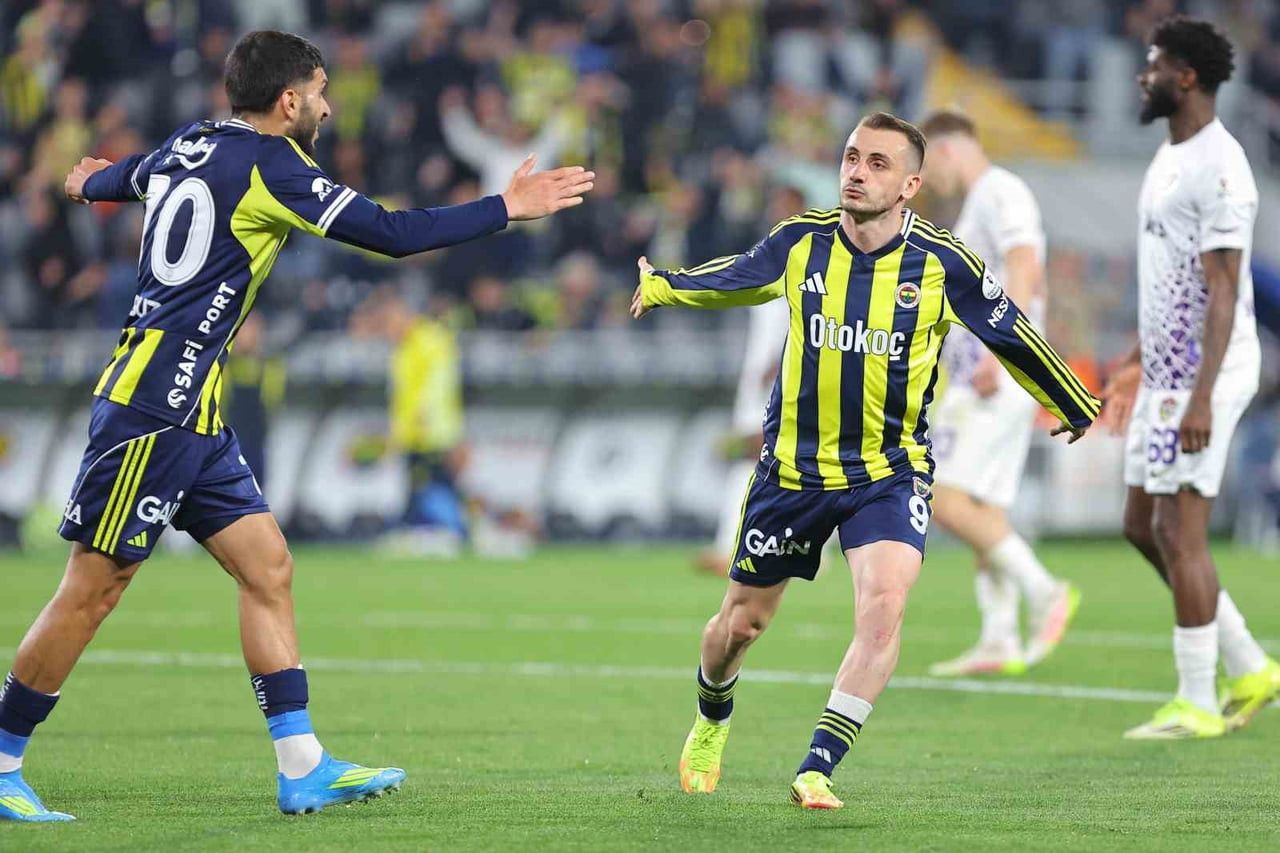 FENERBAHÇE’NİN MİLLİ FUTBOLCUSU KEREM AKTÜRKOĞLU, EYÜPSPOR FİLELERİNİ 2 KEZ SARSARKEN BU SEZON...