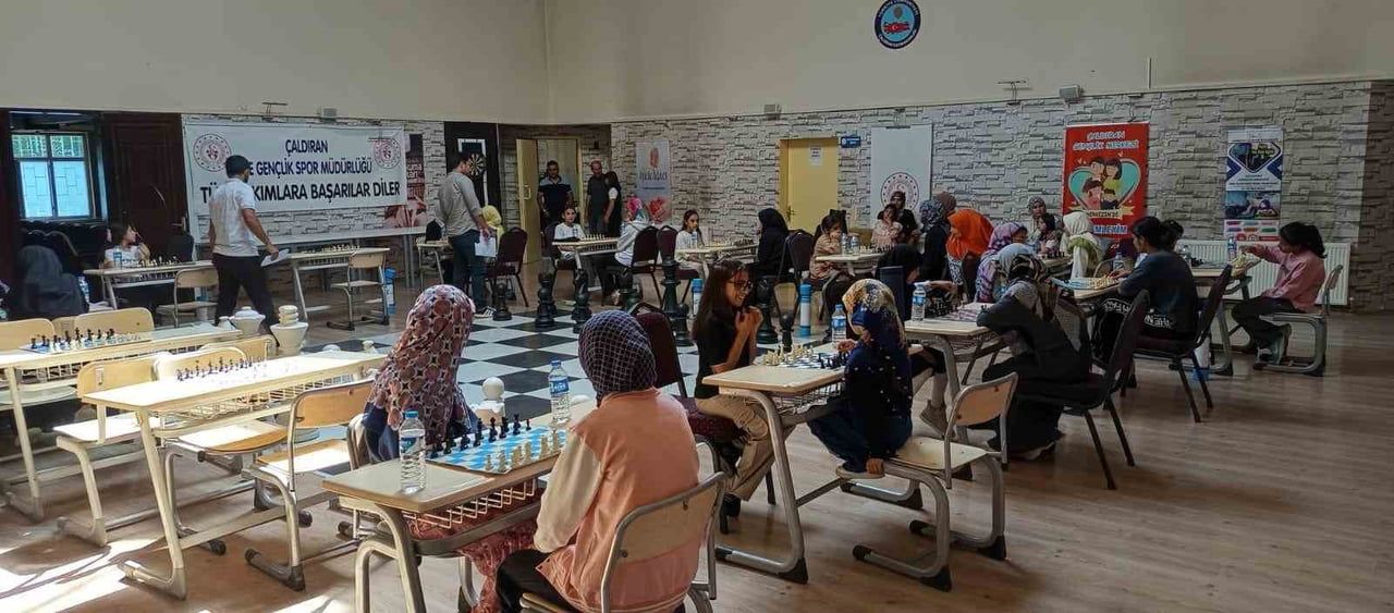 VAN'IN ÇALDIRAN İLÇE MÜFTÜLÜĞÜ TARAFINDAN YAZ KUR'AN KURSLARINDA EĞİTİM GÖREN ÖĞRENCİLERE YÖNELİK...