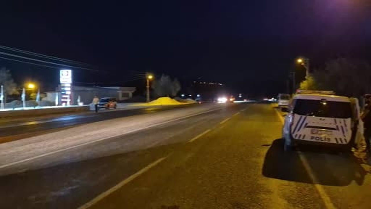 Gaziantep’te kamyonet ile traktör çarpıştı: 3 yaralı