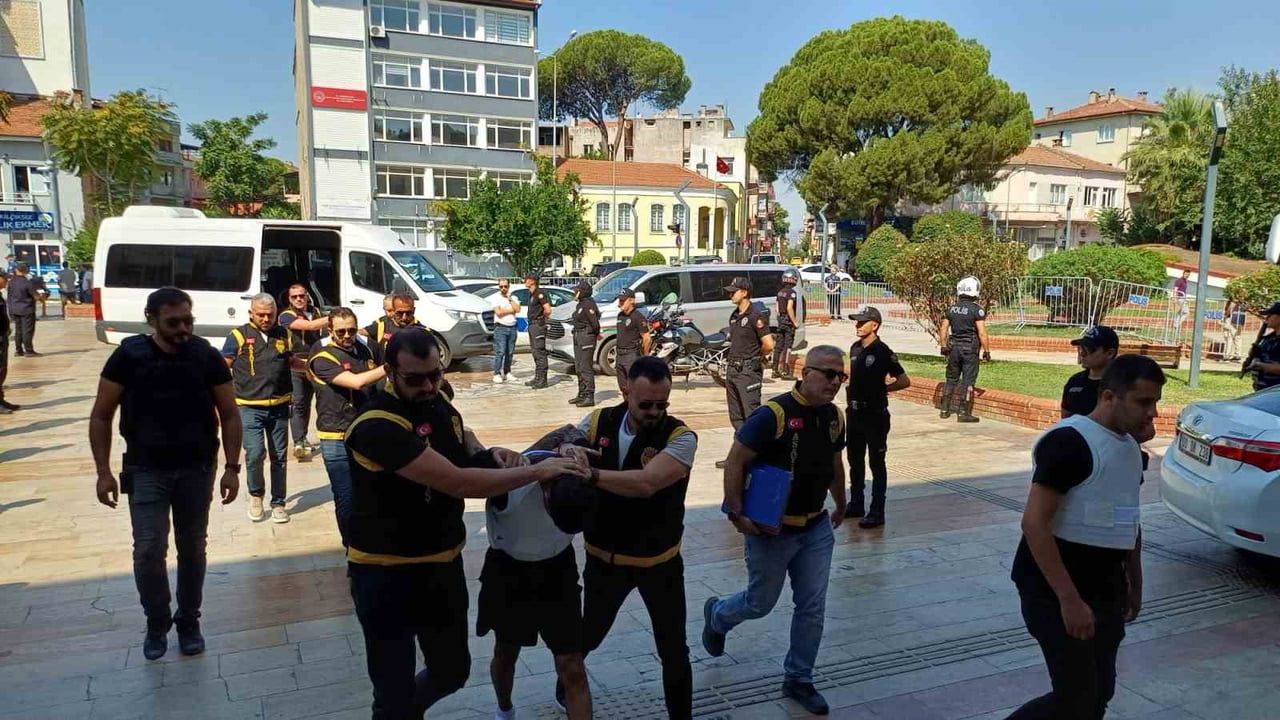 AYDIN'IN EFELER İLÇESİNDE 27 YAŞINDAKİ ESNAF RAMAZAN KURT'UN İŞ YERİNDE UĞRADIĞI SİLAHLI SALDIRI...