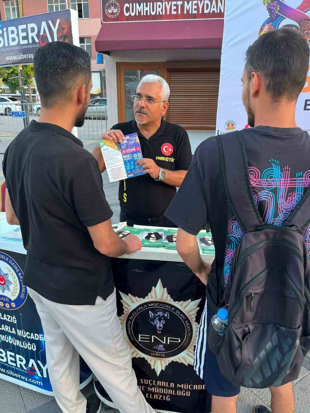 ELAZIĞ’DA İL EMNİYET MÜDÜRLÜĞÜ EKİPLERİ TARAFINDAN 8. GASTRONOMİ FESTİVALİ’NDE VATANDAŞLARA...