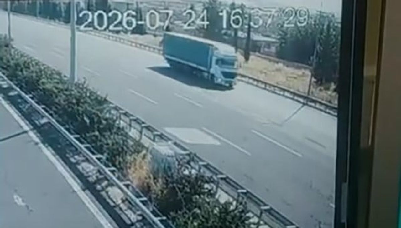 ŞANLIURFA’DA OTOBANDA TERS GİDEREK TEHLİKEYE YOL AÇAN TIR SÜRÜCÜSÜNÜN EHLİYETİNE EL KONULARAK 90...
