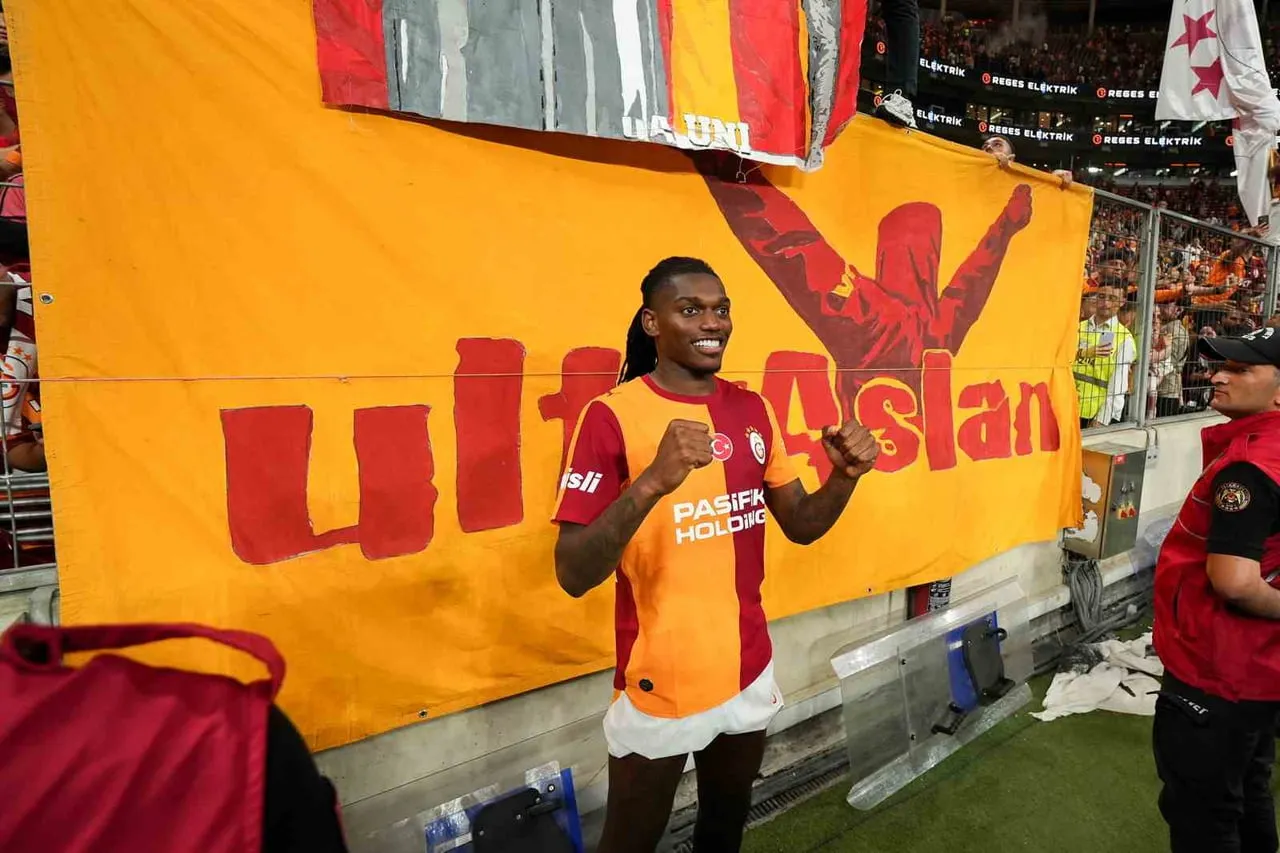 GALATASARAY’IN PORTEKİZLİ FUTBOLCUSU RAFAEL LEAO, KOCAELİSPOR MAÇININ ARDINDAN SARI-KIRMIZILI...