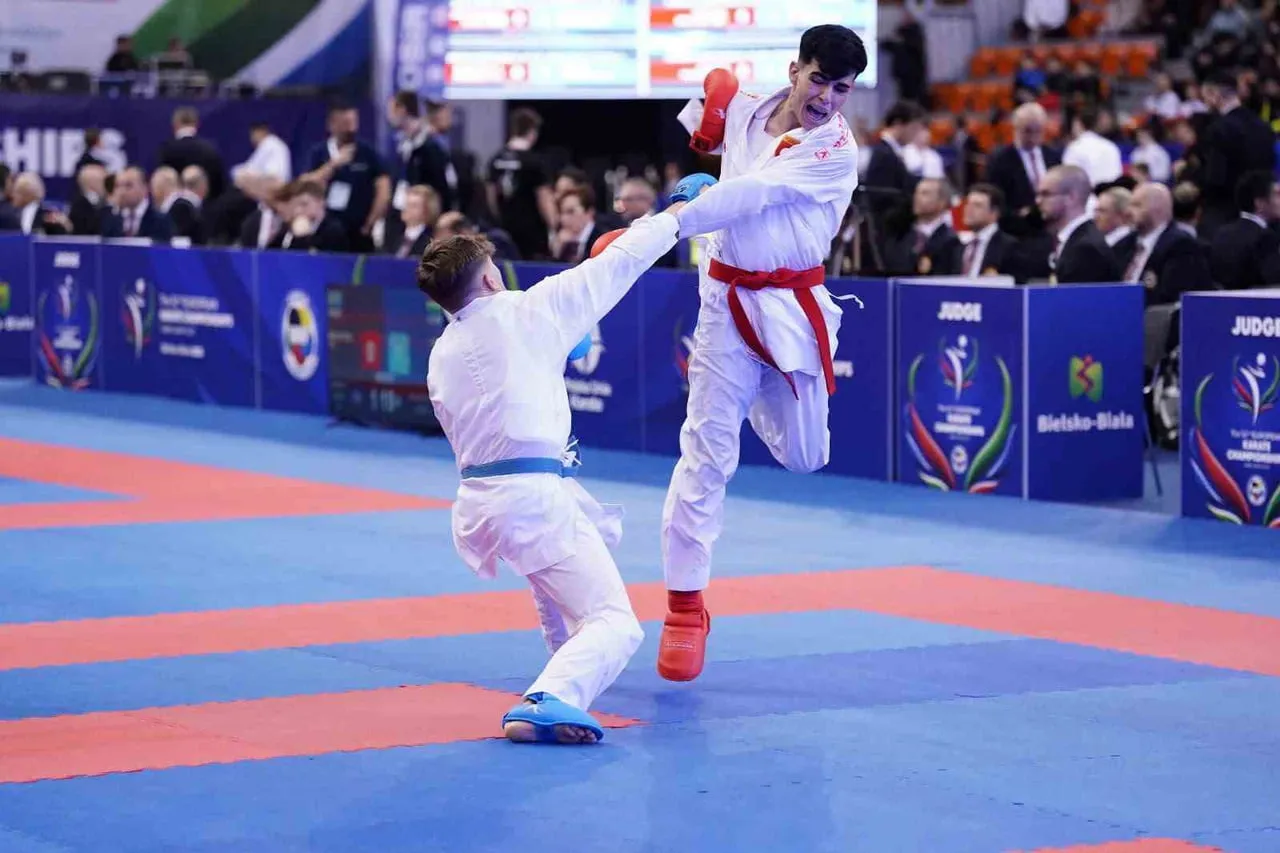 ADIYAMAN ÜNİVERSİTESİ ÖĞRENCİSİ MİLLİ KARATECİ SAVAŞ ÖĞÜŞ, POLONYA’DA DÜZENLENEN DÜNYA KARATE...