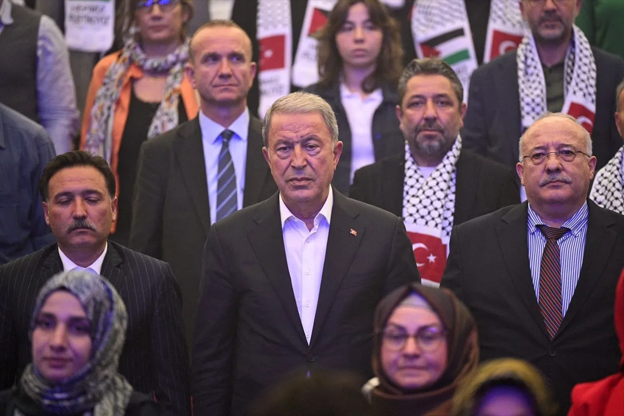 Filistinli 3 kardeşin kurduğu müzik grubu "Le Trio Joubran", Kayseri'de dinleyicileriyle bir araya...